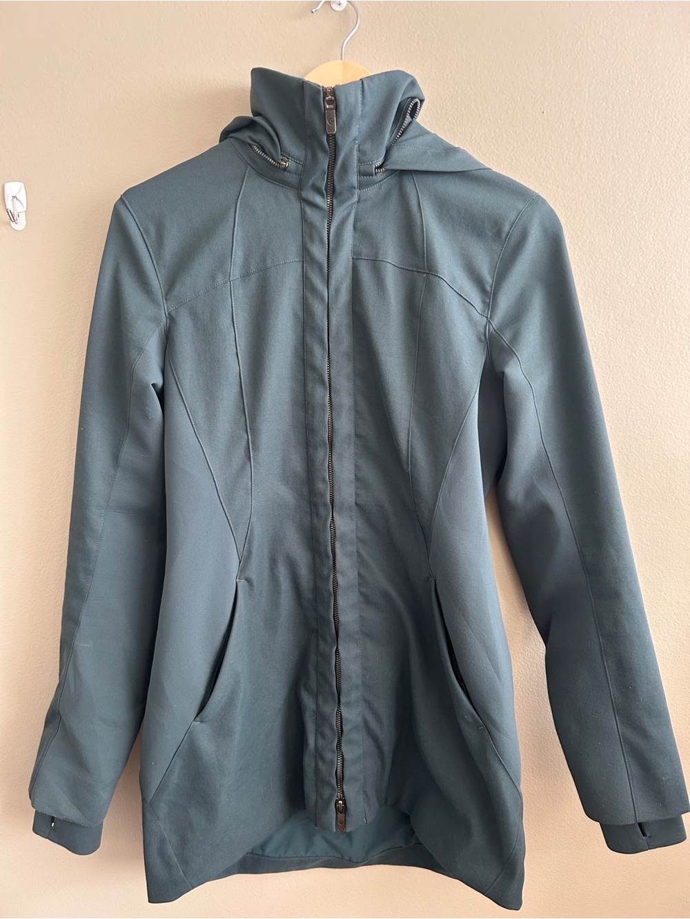 Lululemon Size 6 Hooded Rain Jacket Blue Grey Waterproof Windbreaker